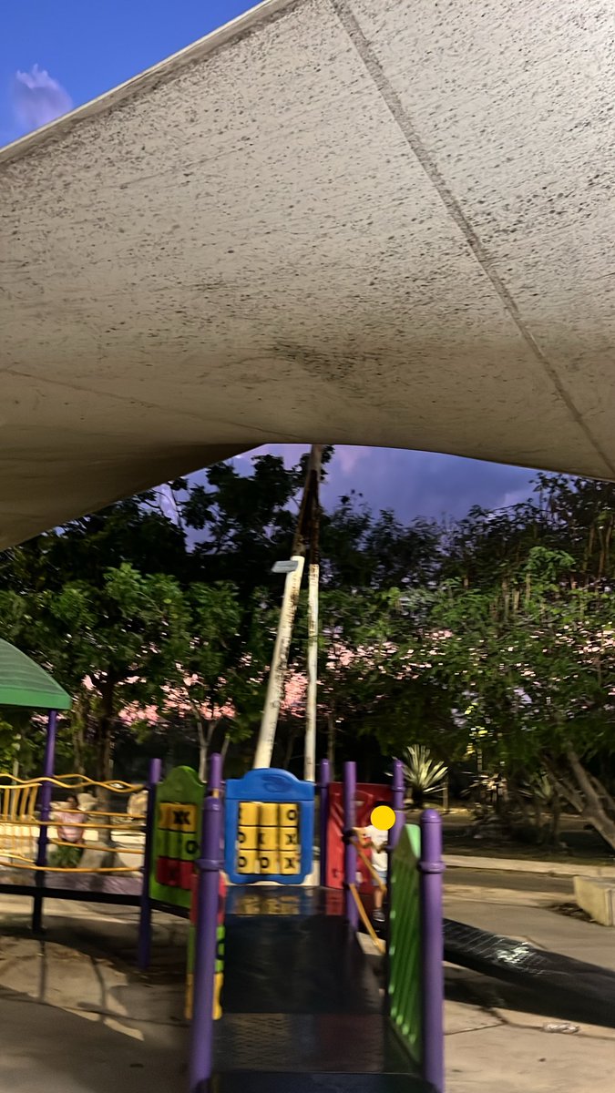 Parque de paseo verde , francisco de montejo entre 45 y 45 a , luminarias apagadas , ayuda con la reactivación!! <a href="/AyuntaMerida/">Ayuntamiento Mérida</a> <a href="/CeciliaPatronL/">Cecilia Patrón Laviada</a>