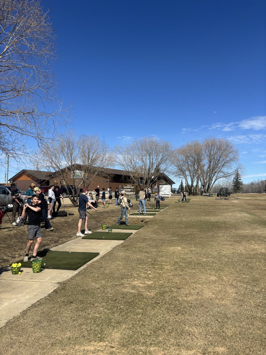GolfWainwright's tweet photo. The Blessed Sacrament School Hockey Development class took advantage of the nice weather earlier this week and spent some time at the driving range! 

Happy to host Mr. James and his students! Awesome to see them out, learning something new and enjoying the facility! https://t.co/4j819kpAYB