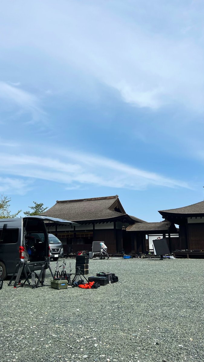 sugarjohnny's tweet photo. 「裳着」撮影終了しました。
協力してくださった皆様
本当にありがとうございました！
平安モノを映画にするということは
こんなにも大変なのかと何度も挫けそうに
なりましたが
出演者、スタッフ、友人に支えていただき
なんとか撮り切る事が出来ました！
仕上げまで走り抜けようと思います。 https://t.co/dORBQoZioM