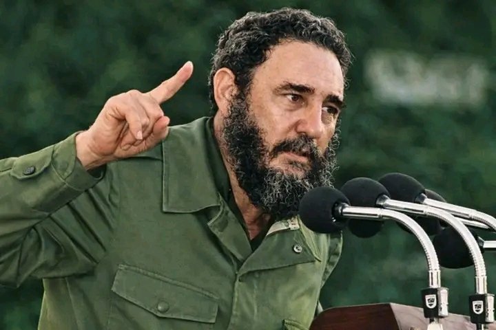 Dar la vida por la patria no es morir, es sembrarse en la tierra amada, es latir en cada niño, es vibrar en cada corazon cubano. 🇨🇺🇨🇺🇨🇺
#CienAñosConFidel
#CubaEsCoraje
