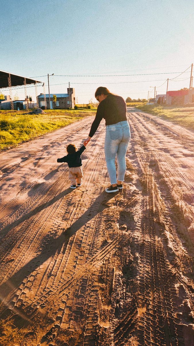 Romiluna96's tweet photo. Y siempre pase lo que pase ahí va a estar mamá para sostenerte.. Siempre de tu mano hijo ❤️ https://t.co/3vvyvrGoRn