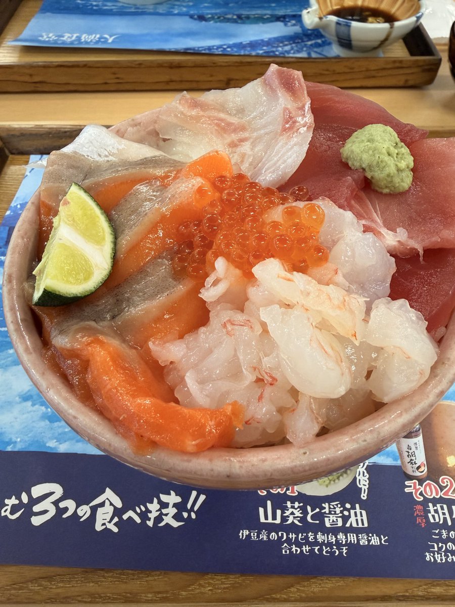 ikinayoru's tweet photo. くるくるなるとで芋三昧🍠
海鮮もたべた
徳島で阿波じどり食べた。香川の一鶴よりも美味しかった！

#くるくるなると
#一鴻
#阿波尾鶏 https://t.co/xFXMpPDkFk