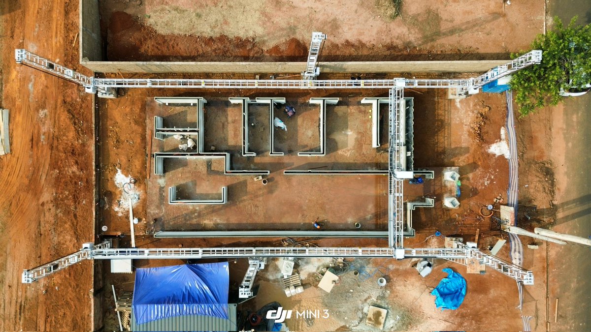 Theem7's tweet photo. @elonmusk @SawyerMerritt @SpaceX Need houses on Mars or Moon?
We're a tiny team of 4, but our machines can print from anything, anywhere — in vacuum, underwater, even zero gravity. 

Let's be friends? https://t.co/PhSjFCl1JP