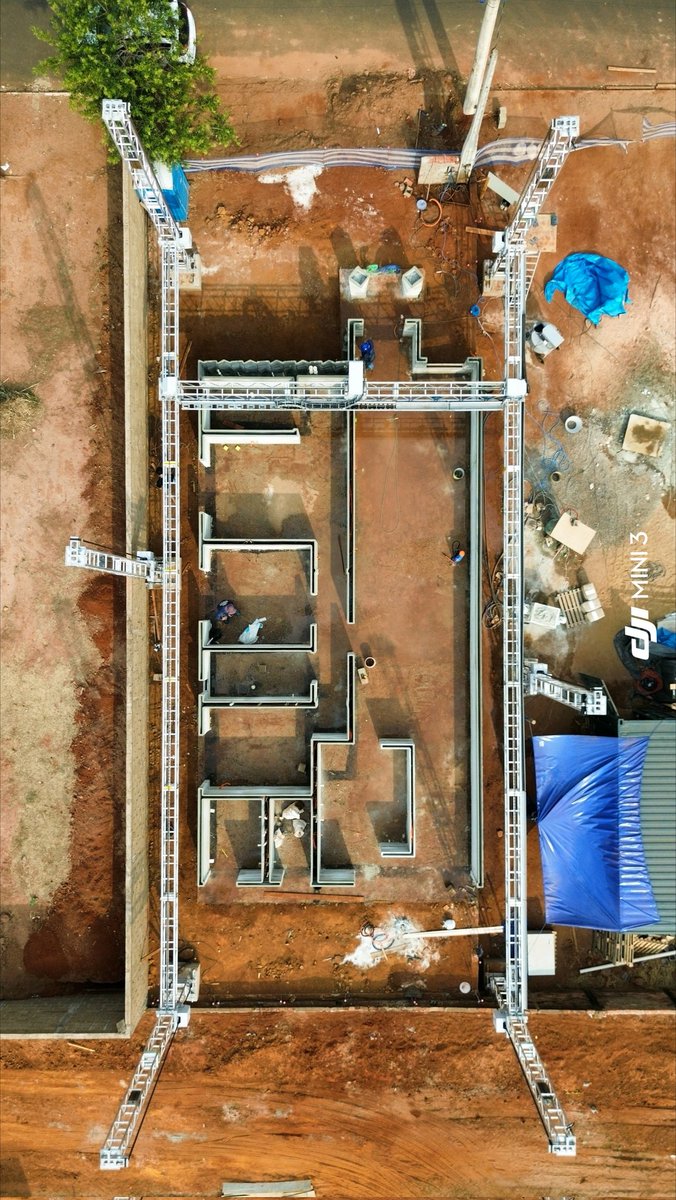 Theem7's tweet photo. @elonmusk @SawyerMerritt @SpaceX Need houses on Mars or Moon?
We're a tiny team of 4, but our machines can print from anything, anywhere — in vacuum, underwater, even zero gravity. 

Let's be friends? https://t.co/PhSjFCl1JP