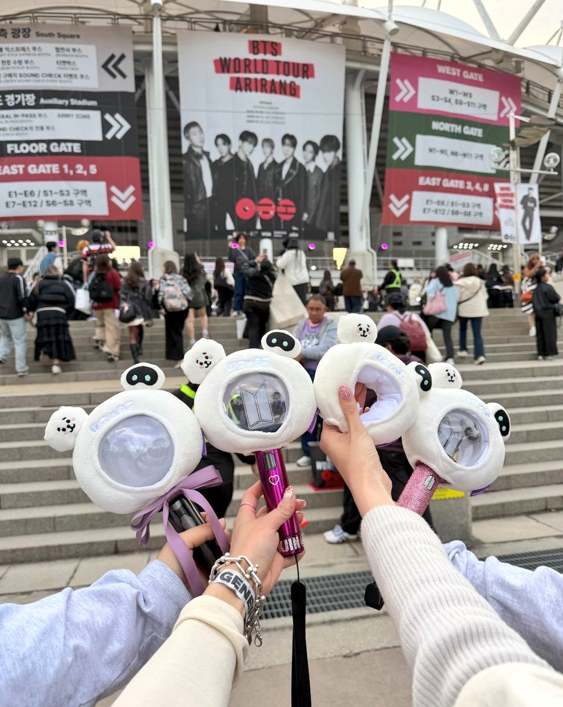 arrysa1204's tweet photo. コヤンの思い出♡
新しいアミボム現地で買おうと思ってたら、まさかの2日共時間なくて買えずカバーだけ持ってるという失態🤣
でも楽しすぎた幸せすぎたー🥹次はちゃんとアミボム振りたいww https://t.co/7Voklw5WqW