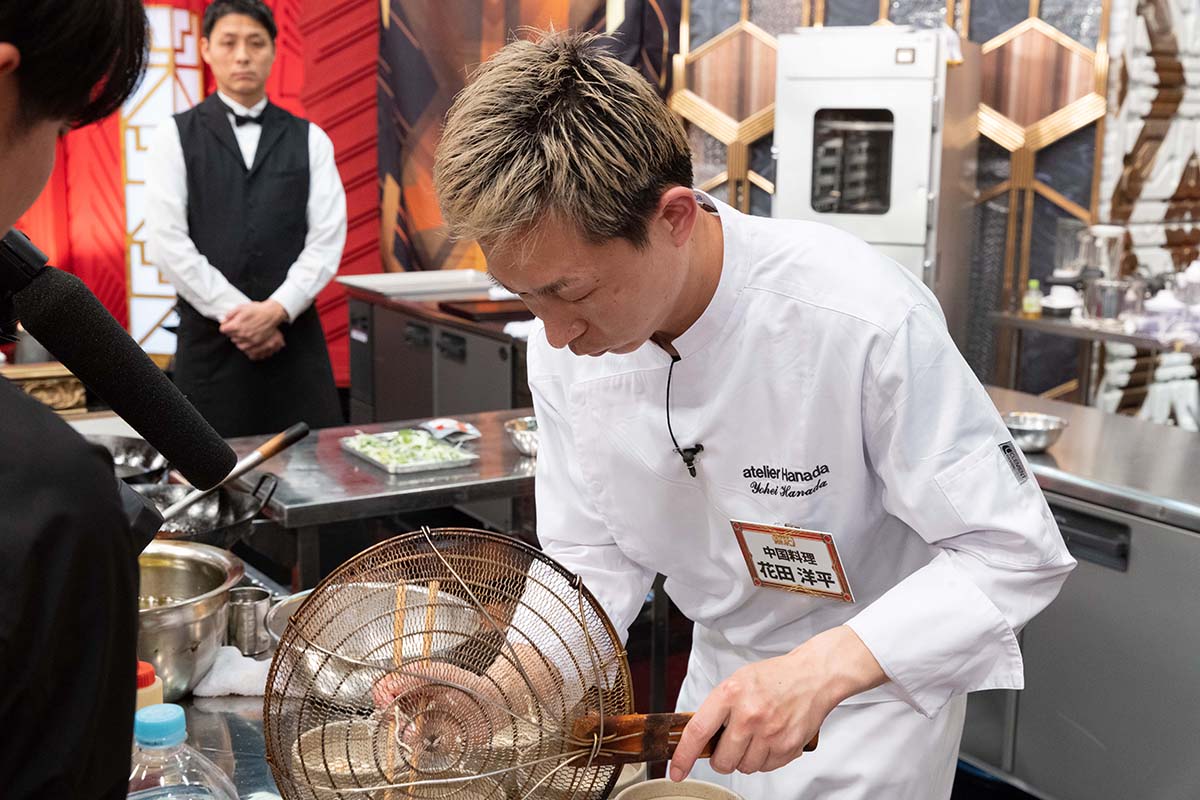 chef1_gp's tweet photo. ◤　決勝 サバイバルラウンド
　ラーメンの新・定番を作れ！◢

決勝に進んだ４名の中から
審査員の点数が高かった上位２名が
優勝決定戦に進みます！

岩名謙太（東京　イタリアン）
楠修二（京都　日本料理）
花田洋平（大阪　中国料理）
山下泰史（福岡　ジャンルレス）

#シェフ1 https://t.co/kHeUDMr0te