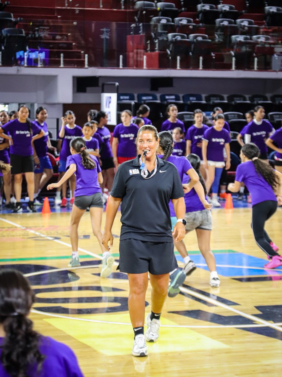 AstrosJalisco's tweet photo. Un día lleno de aprendizaje y pasión por el juego🤩
En la Arena Astros, jugadoras de basquetbol de todas las edades, vivieron una experiencia única con coaches oficiales de la Jr. NBA 🏀🔥
¡El futuro del básquet se sigue construyendo Arena Astros! 💙🏀
#HerTimeToPlay 💜 https://t.co/S29G5fNuL6
