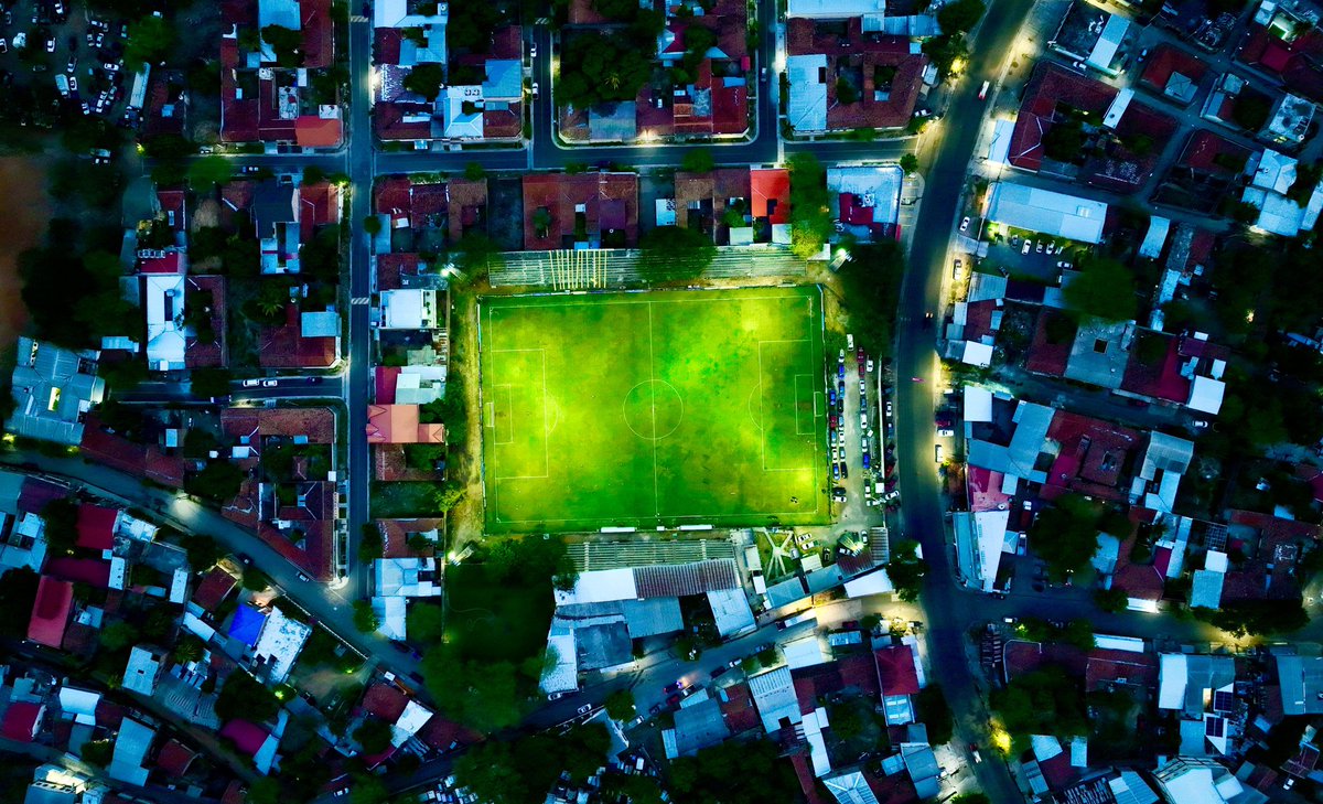 indeselsalvador's tweet photo. #CopaPresidente2026 ⚽️ | El Estadio Ramón Flores Berríos alberga el juego entre Municipal Limeño y Roble, de Tercera División, en la  vuelta de octavos de final de la Copa Presidente GanaPlay 2026.

El partido definirá al último equipo clasificado a cuartos de final.

#ConstruyendoElCamino