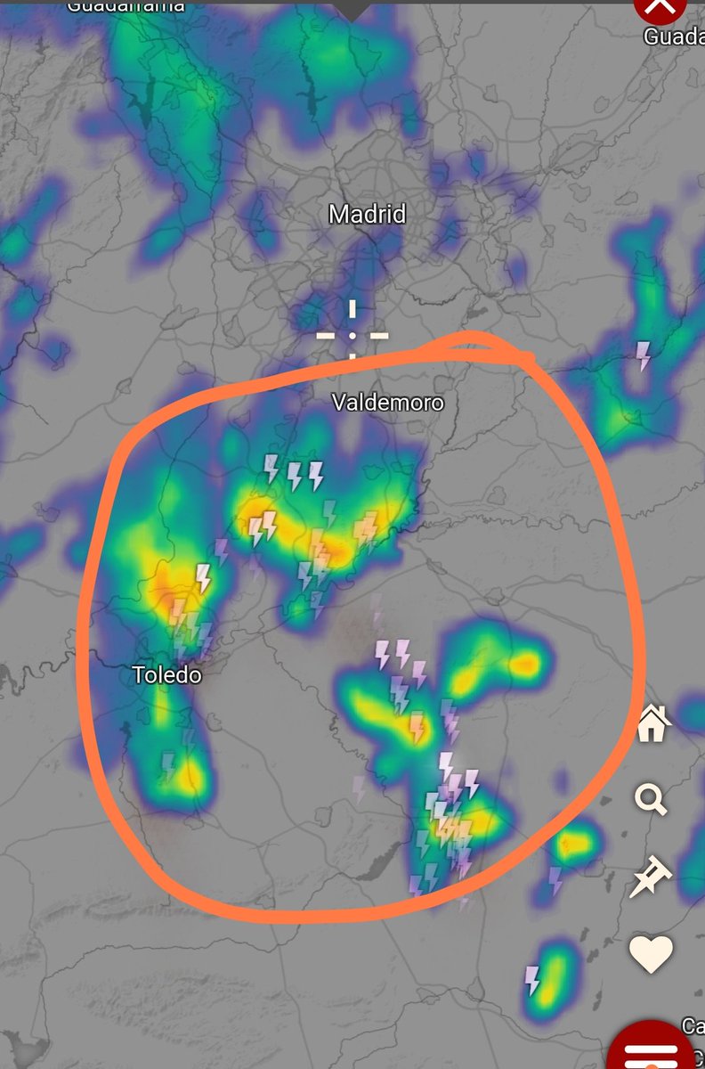 FernandoMadridd's tweet image. Como se sigan oyendo esos truenos, se va a despertar más de uno o una… menudos petardazos, y eso que aún están lejos.
Vienen muchas tormentas, un buen espectáculo.
#Madrid