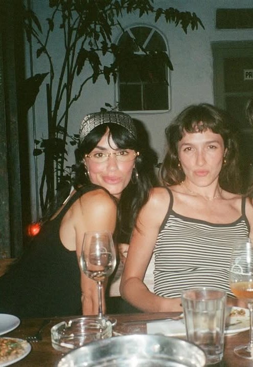 son hermanas de distinta madre