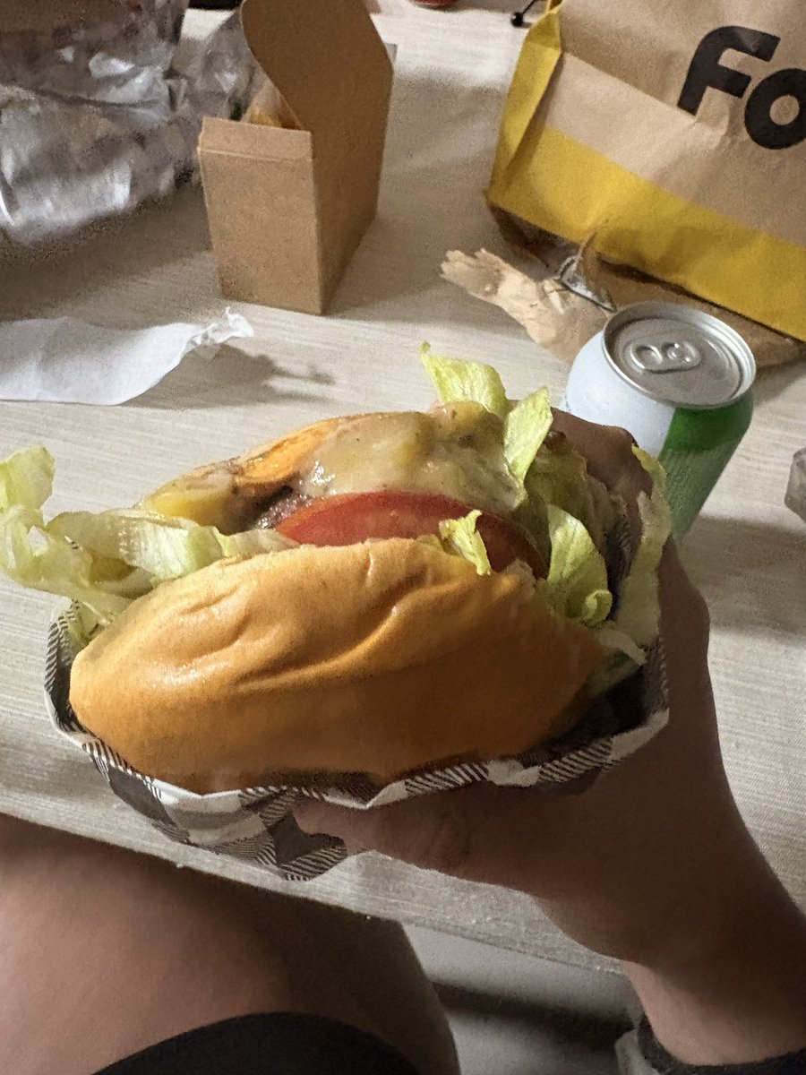 ana⁷ ✶ vai ver o BTS 🪭 tweet media