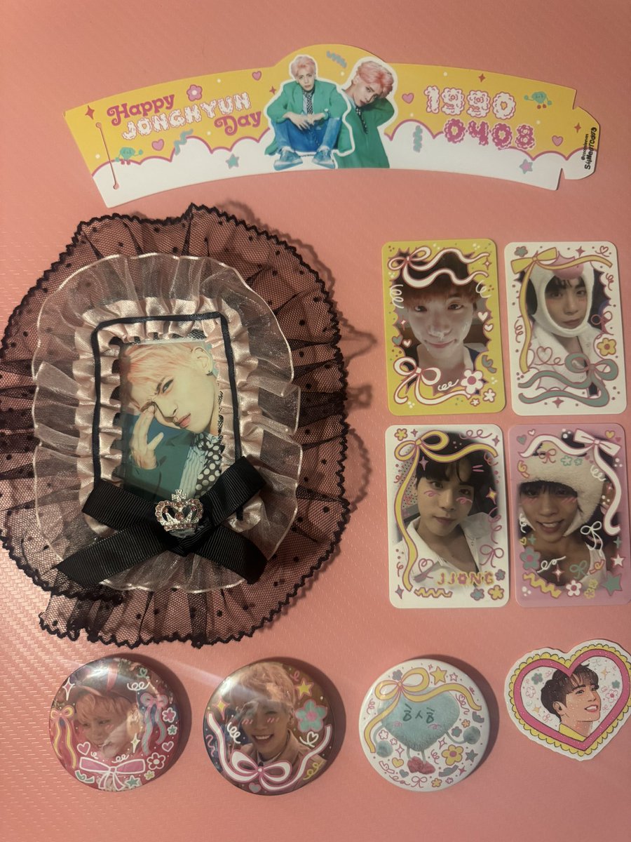 capitol_kpop's tweet photo. The Jonghyun Day tier from @shineerodeo is even cuter in person y’all im crying 🥹 https://t.co/hAK5noDAK7