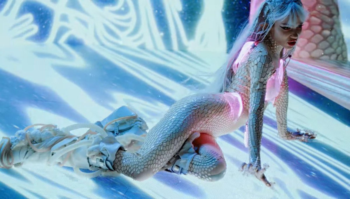 hourly grimes tweet media