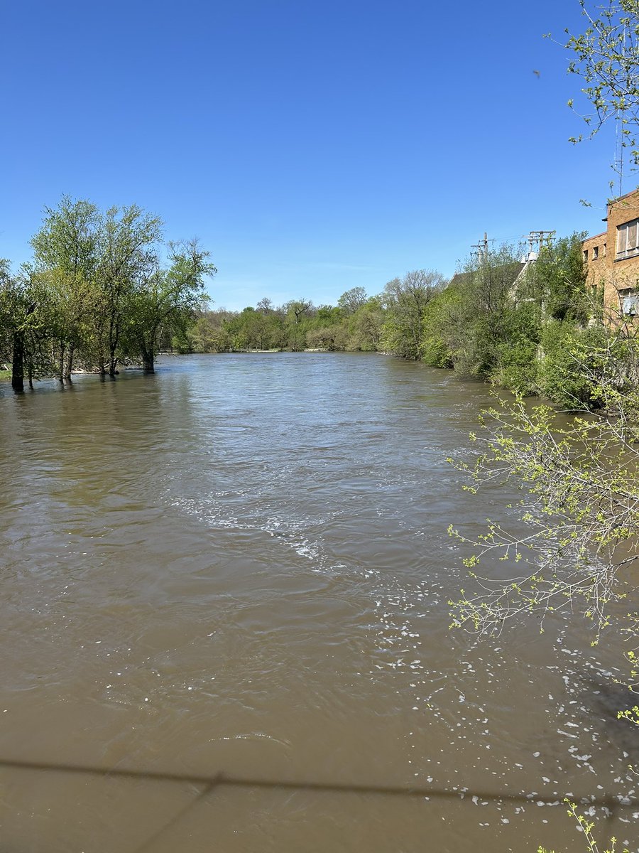 yoyamimi's tweet image. #desplainesriver #flood #illinois #mississipiriver
