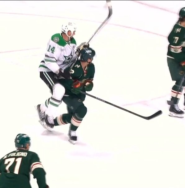 snarizpe's tweet photo. @CWGraves15 @StarNStripe @AlexMicheletti He didn't put his arms out. Boldy literally tried to get up right as Jamie was hopping over him. https://t.co/HddqzU9utk