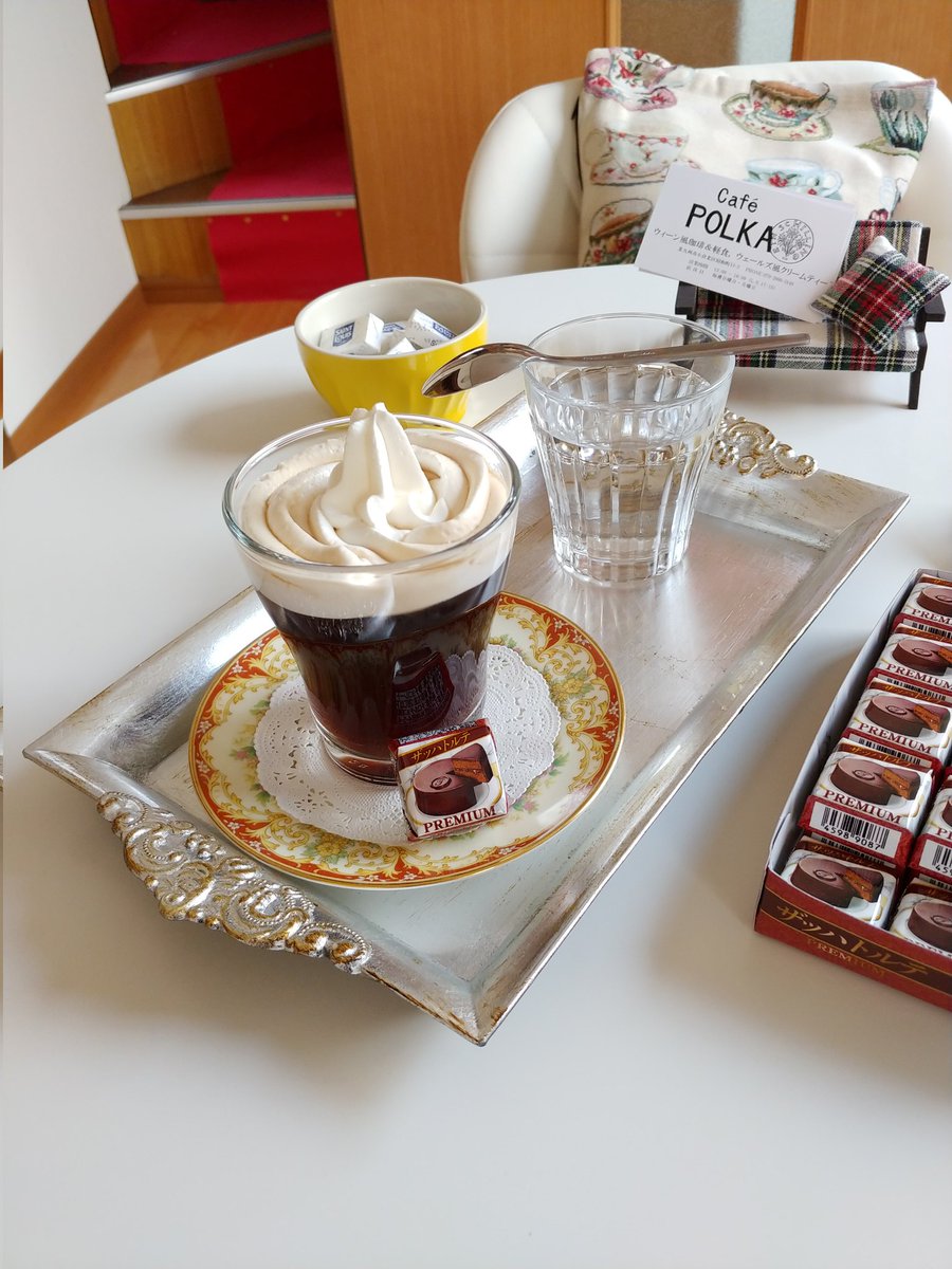 朝から妄想がはかどったはかどった。さて仕事すっか！
同人誌/ZINE即売会ヴンダージン2 明日4/25(土)から北九州市で開催！
ウィーン珈琲、センメルサンド、ウェルシュケーキやクリームティーを味わいながら、好きが嵩じて自発的に作った自費出版本の世界をのぞきに行こう！