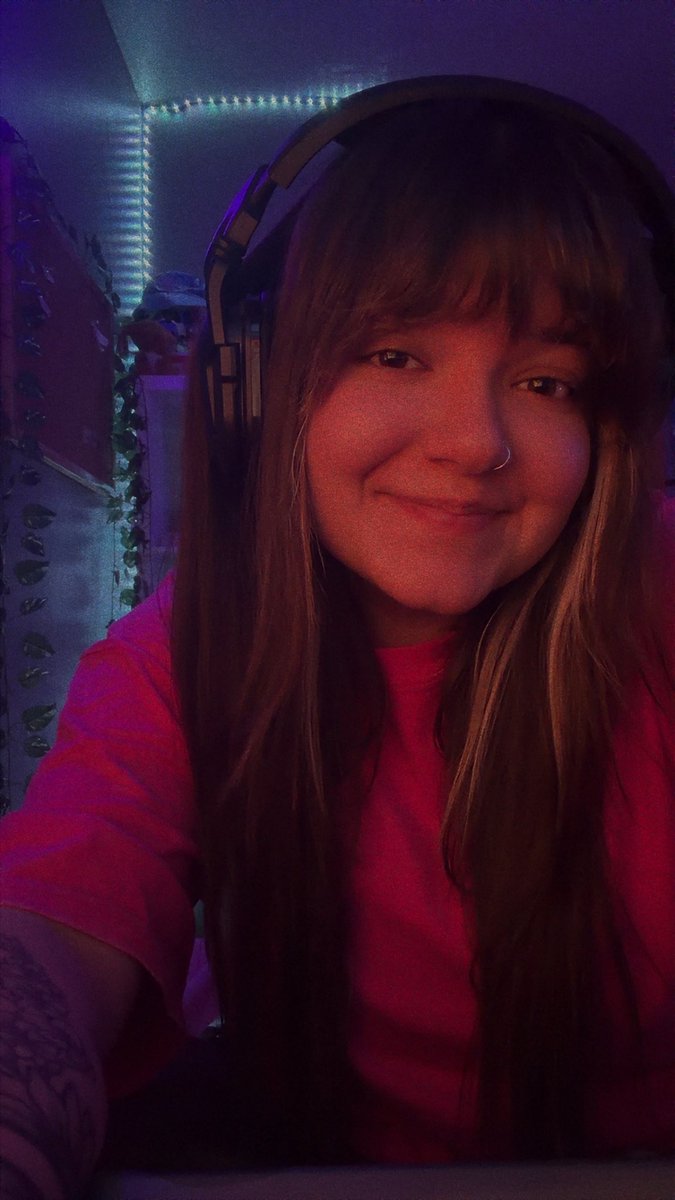 NaomiMoonx's tweet image. Thirsty Toxic Thursdays (that is a mouthful) let’s vibe 💗 
Twitch.tv/Naomimoonx 
#apexlegends #gamer