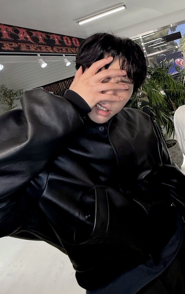 hatitimitsu22's tweet image. #쟈니 #JOHNNY 
#NCT #NCT127 

손이 참 좋아 🖤