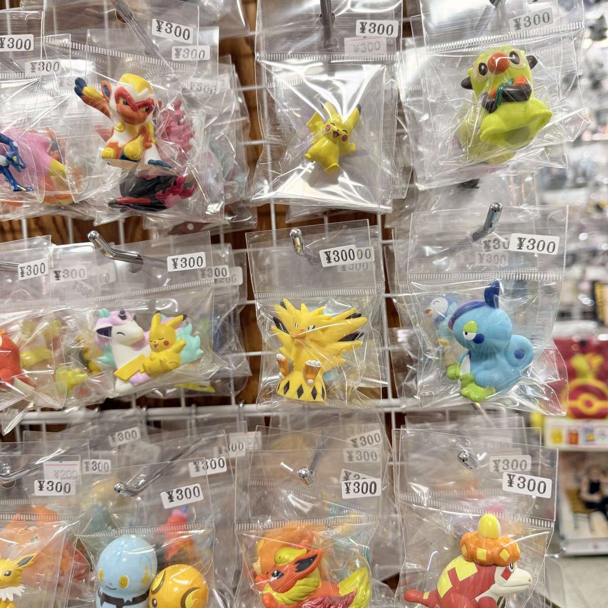 レトロ 指人形 ポケモンキッズ ソフビ などがたくさん入荷してます 
