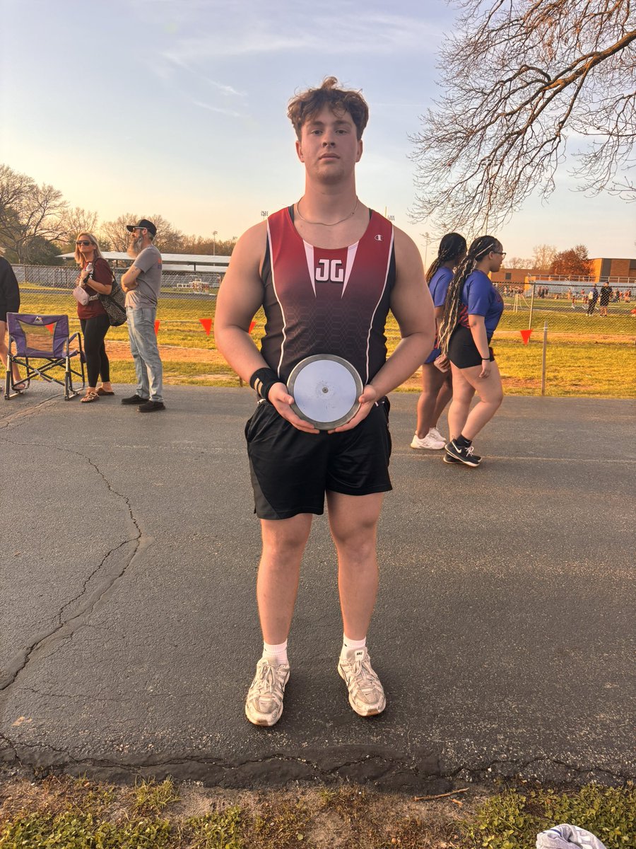 BlakeW225's tweet image. Broke the school discus record today even though it’s not my main sport I still take it as if it were. #hardwork #grit