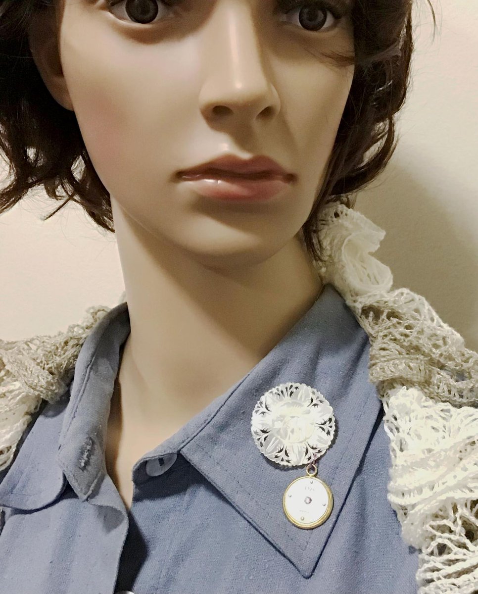 Covergirlbeads's tweet image. Vintage Mother of Pearl Watch Face Lotus Flower Brooch Pin, Brass Carved Flower, 1928, Mom will love the unique pin #mothersdaygift #giftideas #SDFTT @hvaradhan
beadednecklaceshoppe.etsy.com/listing/447976…