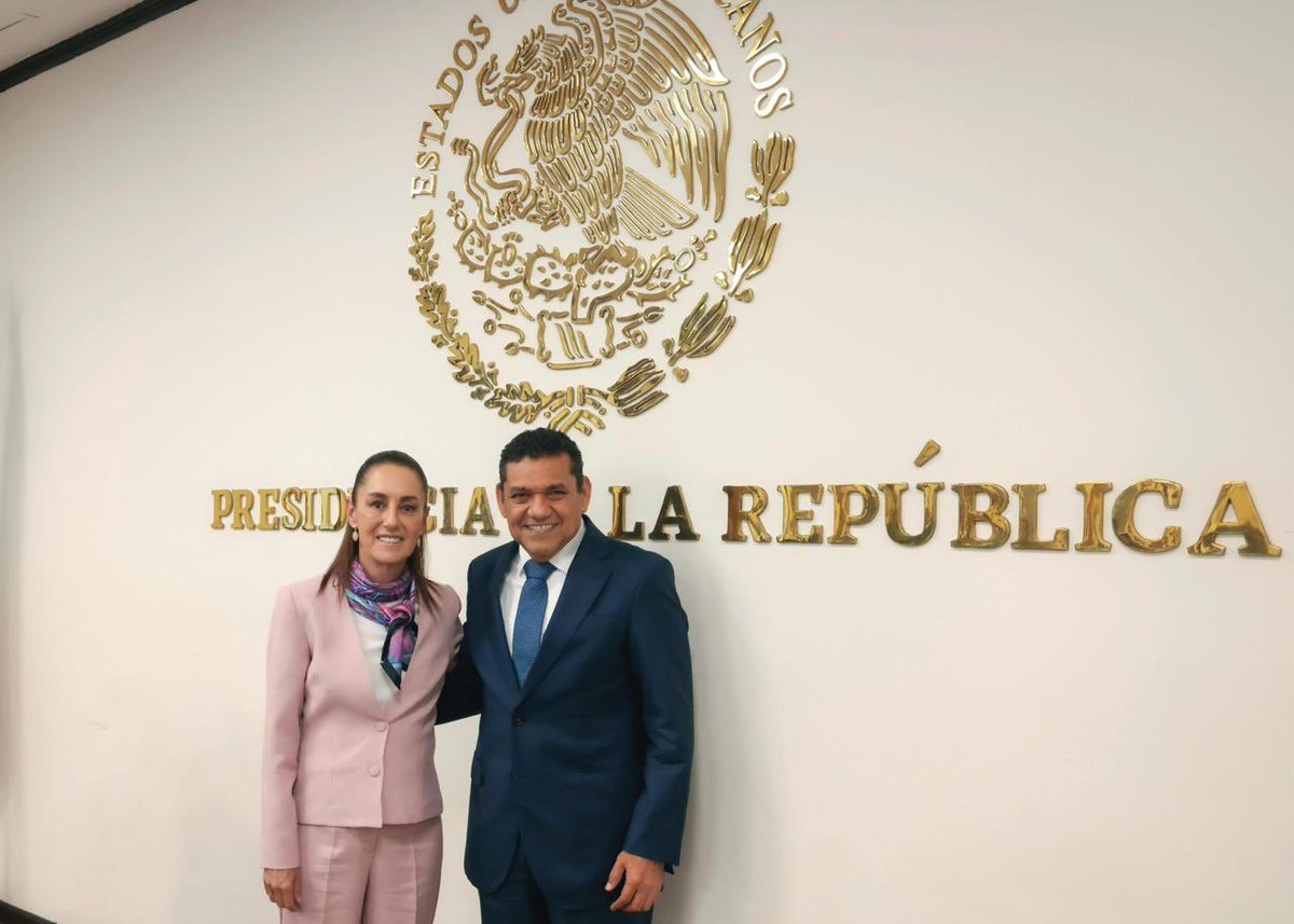 Tuve el honor de reunirme esta tarde en Palacio Nacional con la Presidenta <a href="/Claudiashein/">Claudia Sheinbaum Pardo</a> para avanzar en los proyectos del #Tabasco que estamos construyendo juntos, así como evaluar las estrategias de seguridad para bienestar y tranquilidad de las familias que viven en nuestra
