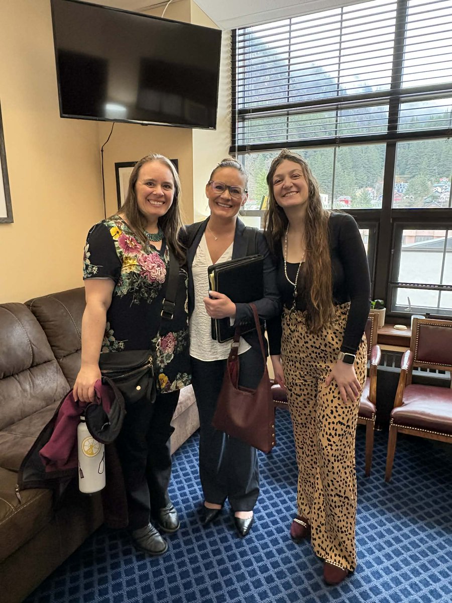 RepCoulombe's tweet photo. A great day for our office welcoming District 11 constituents to the Capitol! Peggy, here to discuss HB 314 (Prof. Licensing) also hosted Christina for HB 307 (Compensatory Visitation) currently in House Tribal Affairs. Thank you both for bringing the District 11 voice to Juneau https://t.co/85rYbJnUEU