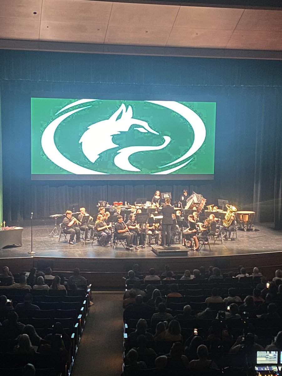 jandkpalmer3's tweet photo. Awesome performance by the NGMS and NGHS bands tonight! 💚🎶🎺 https://t.co/rRJXOrPEik