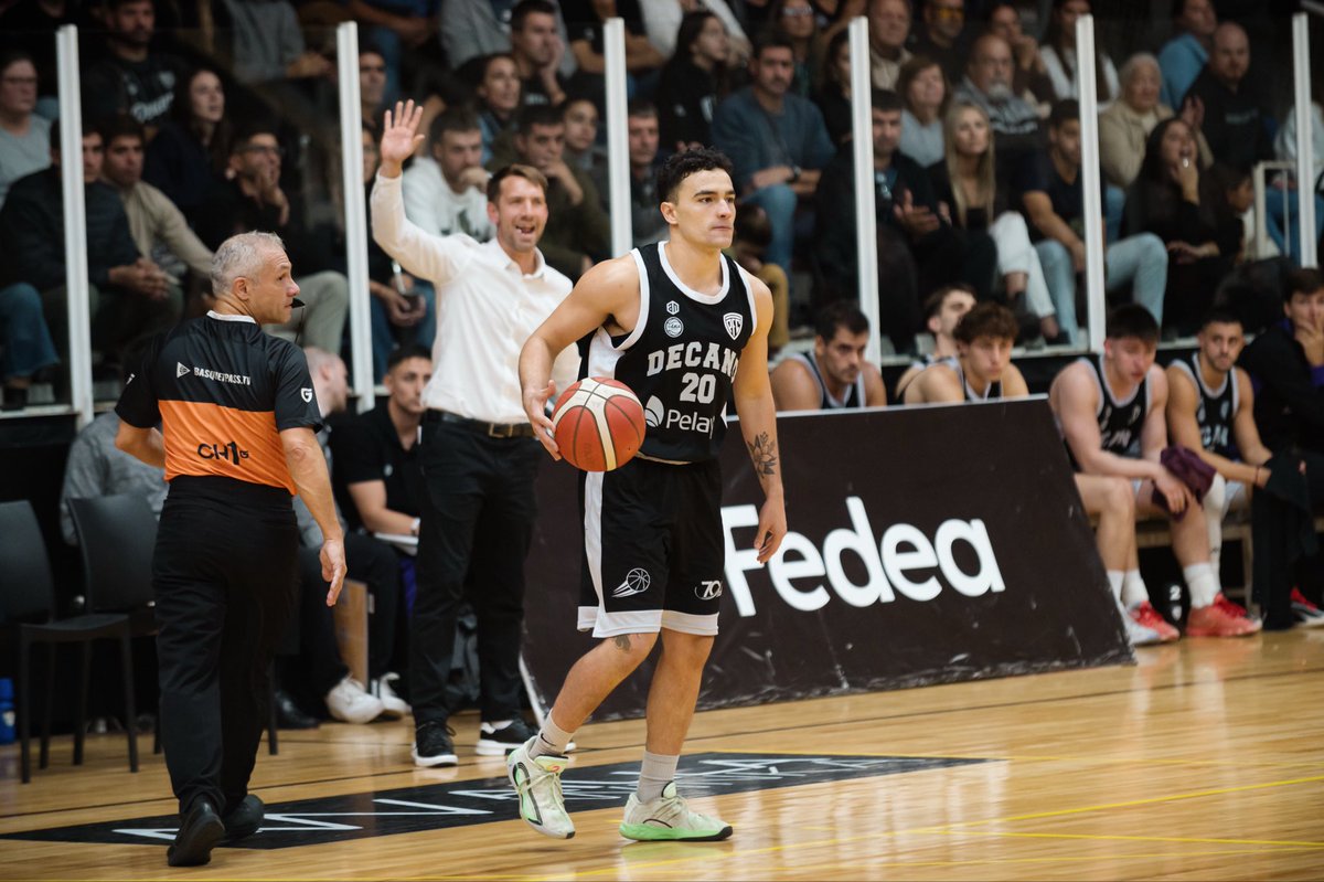 basquet_pfc's tweet image. Final del 2️⃣ Cuarto

 #Pico 42-37 La Unión de Colón

#DalePico ⚫️⚪️⚫️
#LaLigaArgentina 🏀