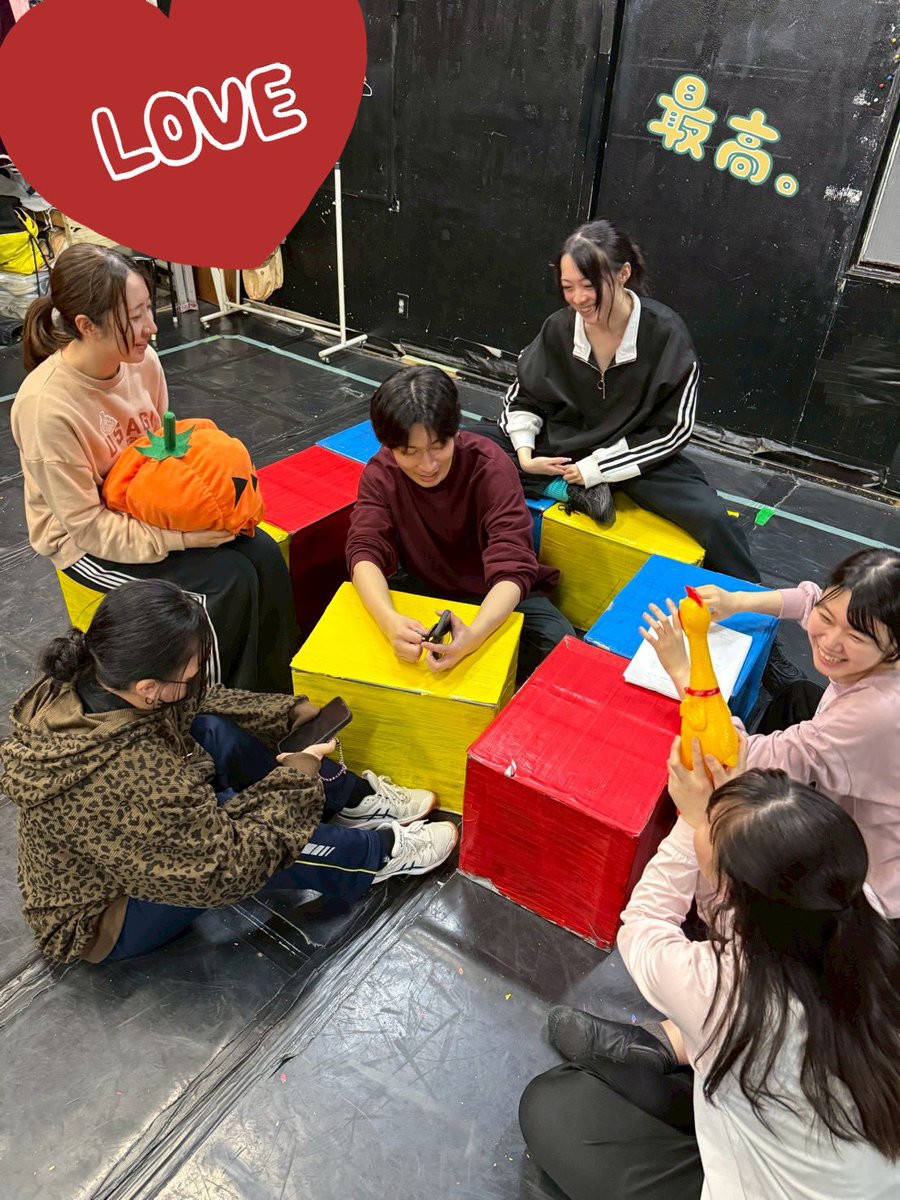 kaya___komatsu's tweet image. ネタバレなるから載せてなかった写真も📸
そして初日の集合写真とガヤッティ📸
今日も一日精一杯頑張ります🔥
かやのガヤもあと6公演😌
一公演一公演を大事に過ごします🍀*゜
今日もドミノの国(JOYJOYシアター)で待ってるね😚💗

#ドミアリg2026  #舞台 #2日目 #練馬 #桜台