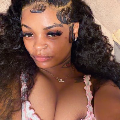 Gorgeousroteaa's tweet photo. #NewProfilePic https://t.co/Pm4Mk0Fbpu