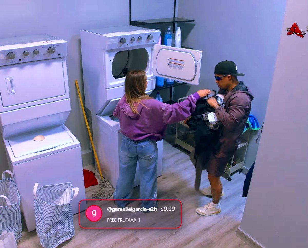 coccoooll's tweet image. Michael y Infante viven en el estudio: cocinan juntos, lavan, se acuestan tarde hablando de las cosas que les gustan a ambos, bailan, se abrazan… yo opino que se casen ya 😍💍
 #PlanetaAlofoke