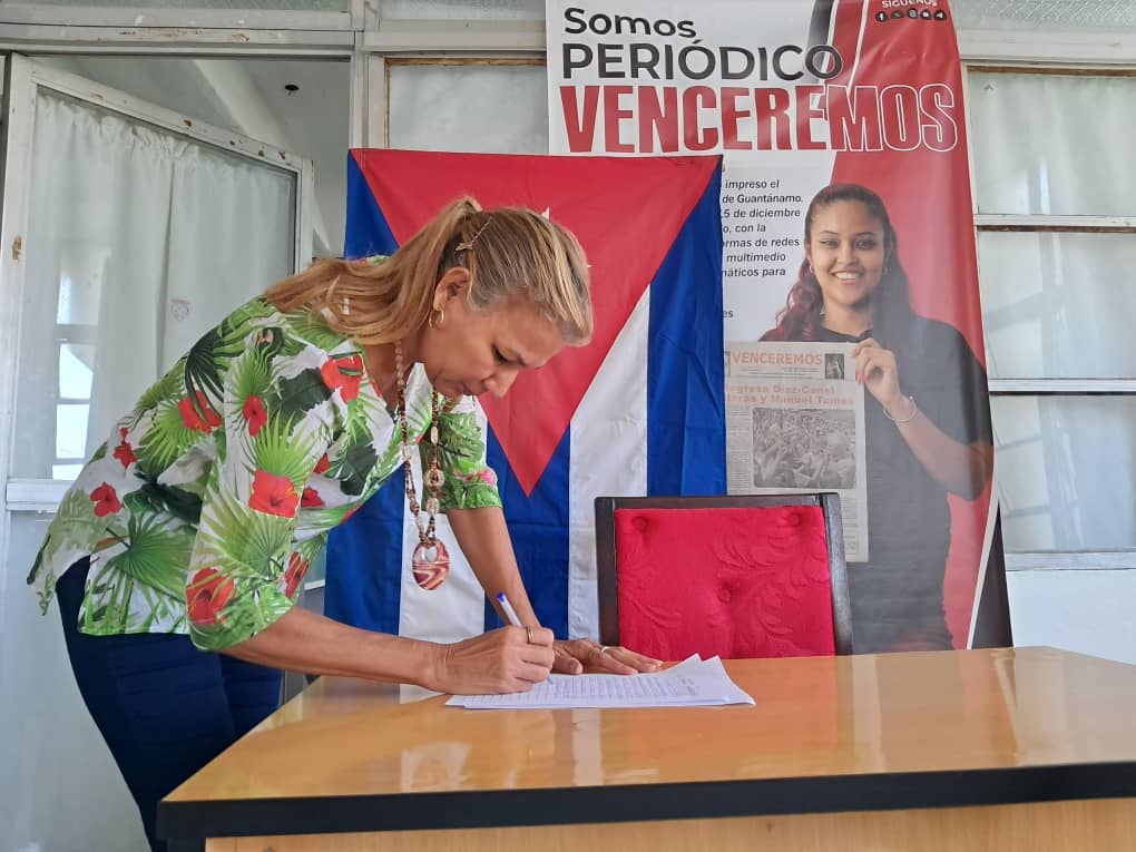 ACN_Cuba's tweet photo. 📝🇨🇺 #ACNTeam se suma a #MiFirmaPorLaPatria: la voz de la sociedad civil cubana por la paz, contra la guerra y el bloqueo.
✍️ Firmamos por la Revolución, por nuestra historia, por el futuro que soñamos como nación.
#CubaEstáFirme ✊ #CubaVencerá https://t.co/RIvAyYwYyK