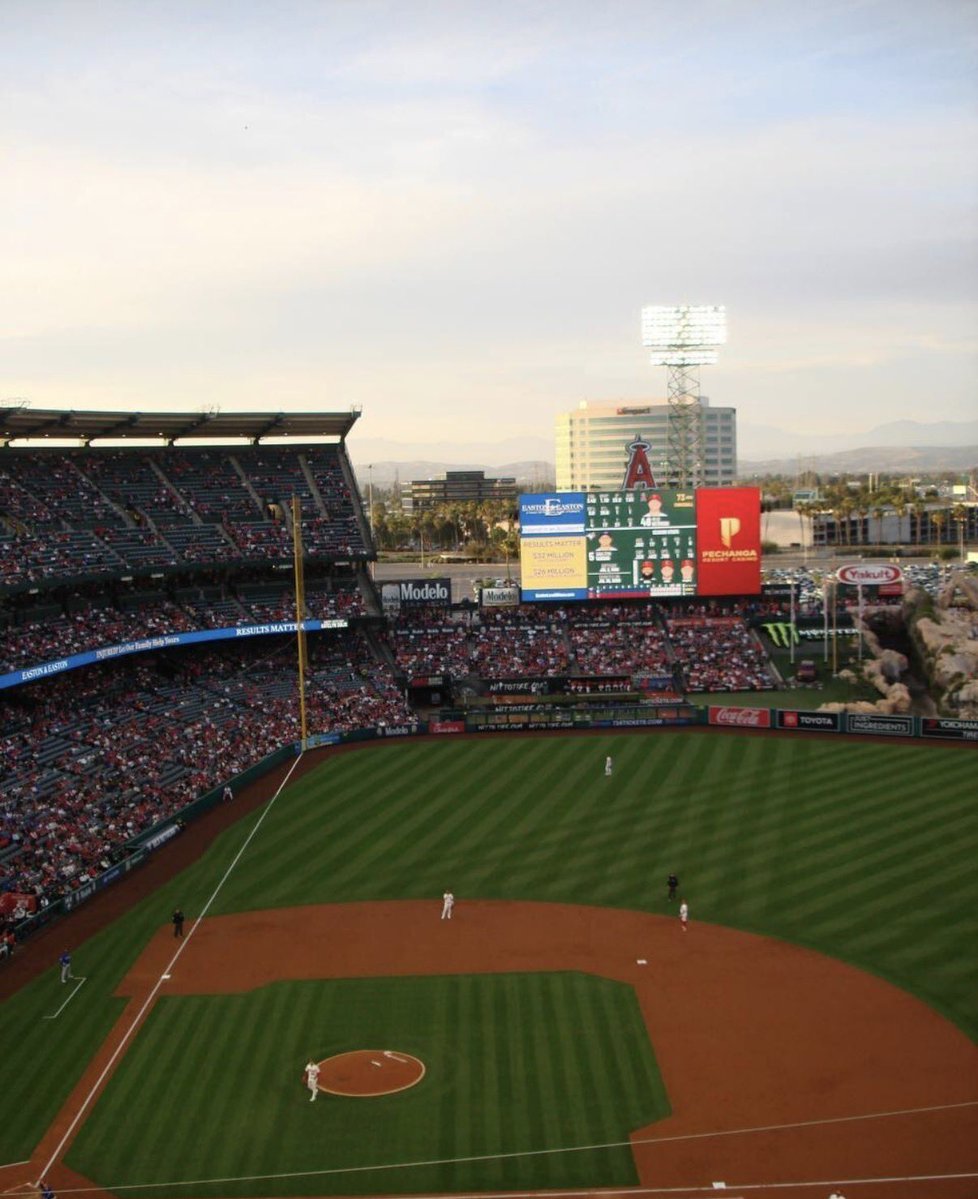 lindyspov's tweet image. Hope my parlay hits🤞 #asian #baseball