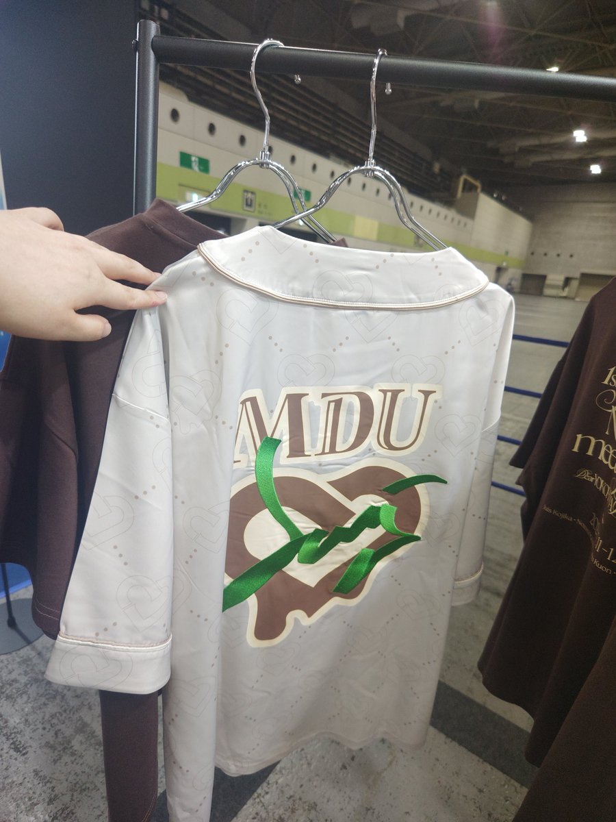 メロアス デビューライブ Tシャツ ペンライト まとめ売り 物販会場でメロアスのライブグッズ飾ってあったペンライトマジで良いし