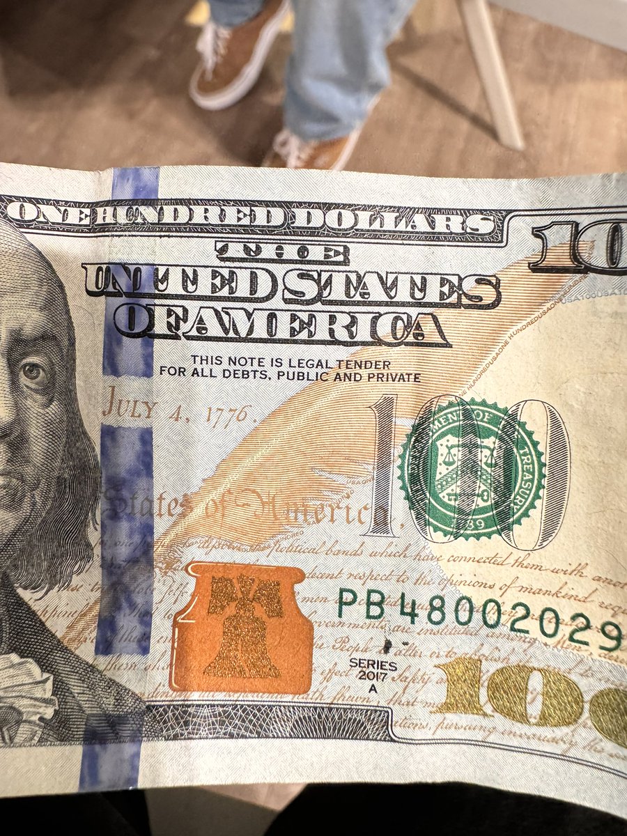 MuffnSnatcher's tweet photo. @Xfinity @XfinitySupport I just tried to pay my bill in person with cash for my #xfinitymobile and was told I can't pay with cash. I think you guys forget what it means to not accept payment.  Lawyer is contacted. https://t.co/yVkxa2ssFb