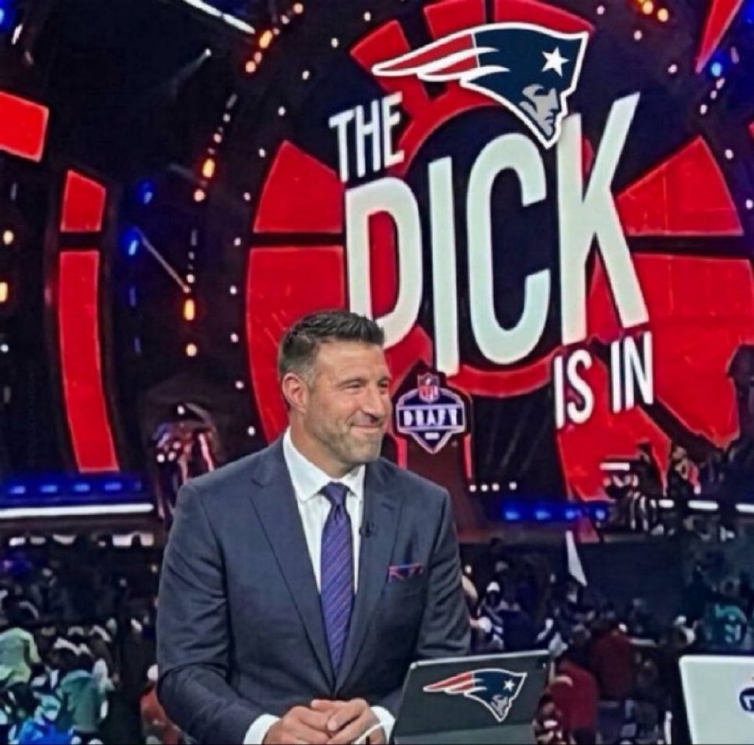 maxchark_'s tweet photo. Breaking NFL News 🚨

The New England Patriots have traded up to No. 11 overall to select LB Michael Russini per. @AdamSchefter 

The 6’4 linebacker has great genes &amp; is the first player selected from Arizona. 

#NFLDraft https://t.co/HUzQNHO5Cc