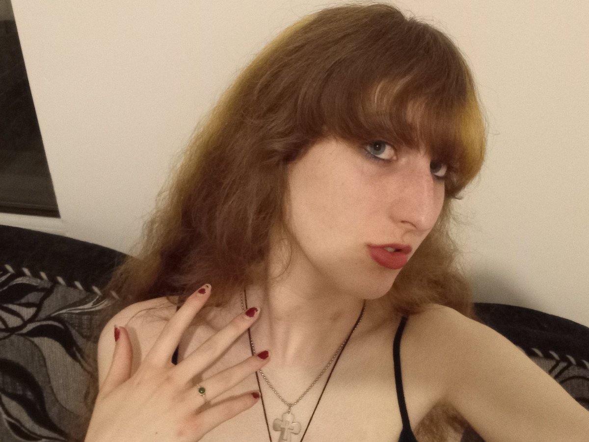 𝔻𝕀ℕ𝔾 tweet media