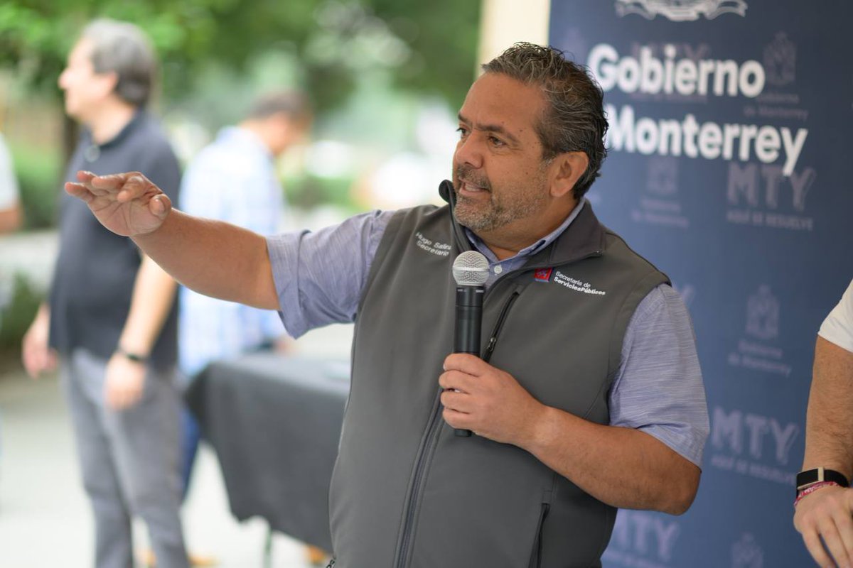 🚧 Menos vueltas complicadas, más fluidez en tu camino

Nuestro Alcalde Adrián de la Garza liberó el giro a la izquierda en Ocampo y Escobedo, eliminando un cruce que generaba tráfico y retrasos.

#AquíSeResuelve