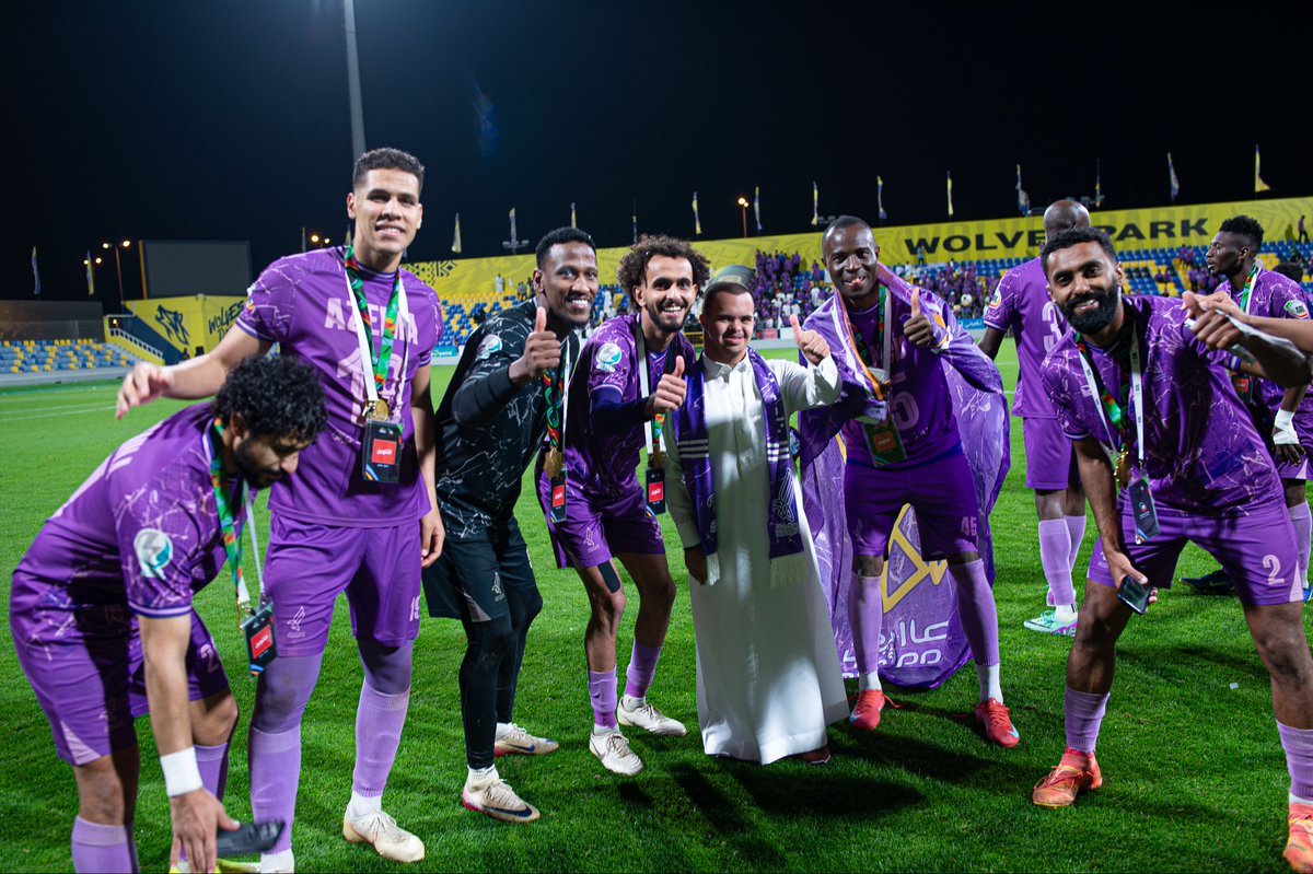 ALSAQERFC's tweet photo. صقرٍ ما يرفّ إلا بـجوار سكّان السحاب..
ووقفةٍ مـا تـرضـى بـغـير القـمـم دار.. https://t.co/HYxdw78nzL