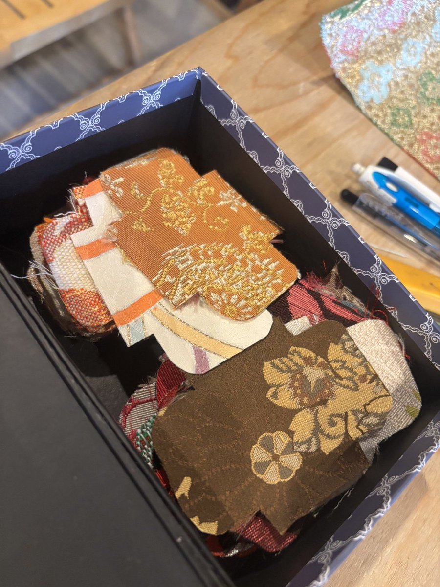 Lifework_jp's tweet photo. ハーテスに新たなお仕事ができました🍊

着物リメイク👘✨

小物づくりです♪

一緒に小さなできた✨を積み上げていきましょう❣️ https://t.co/VSHTX0BaYp
