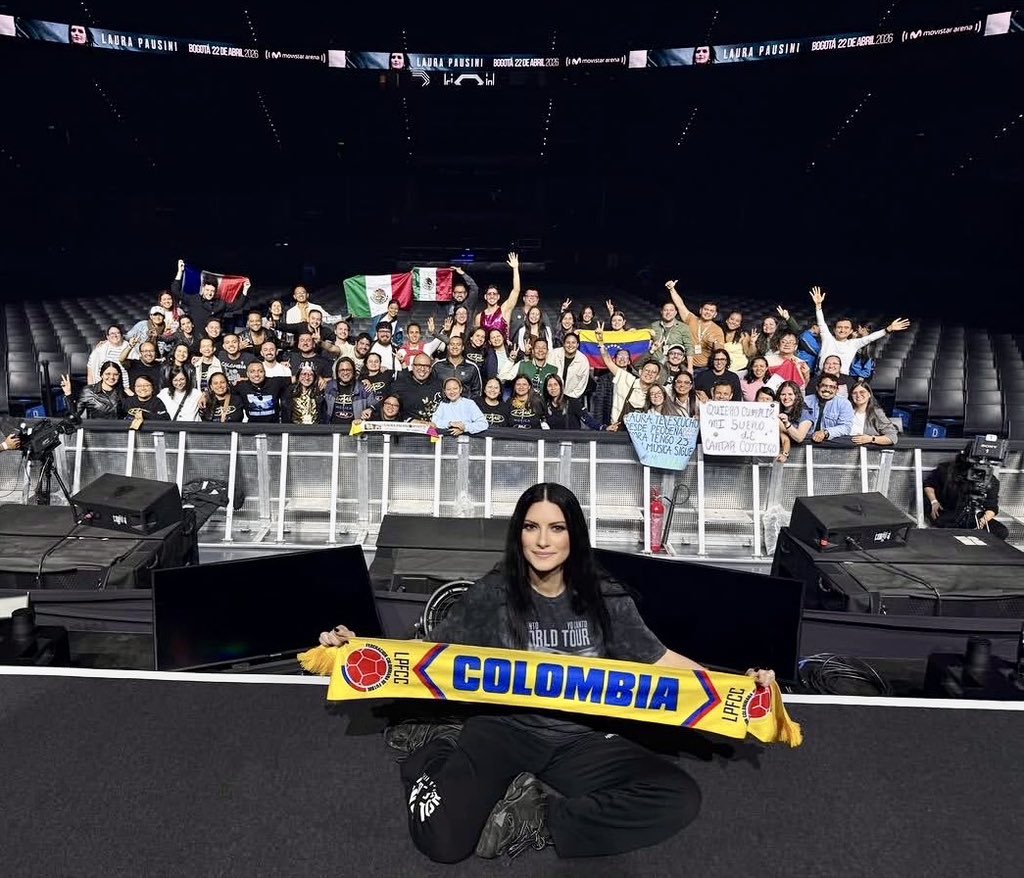 pausinianosmx's tweet photo. Hola #Colombia 🇨🇴 @ColombiaPausini https://t.co/O769US5sHx