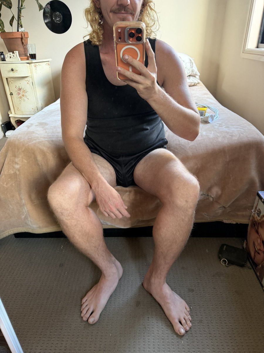 The Barefoot Bogan (18+) tweet media