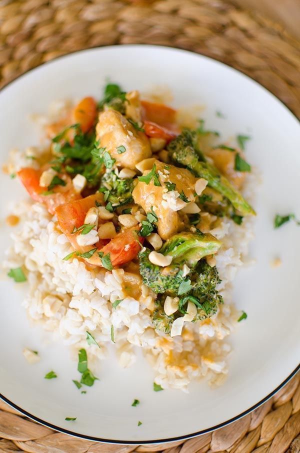 Living_Lou's tweet image. Peanut chicken stir fry is a quick and easy recipe that uses a creamy coconut peanut sauce, broccoli + red peppers!

RECIPE: buff.ly/2GC08Ed
#ad #cooking