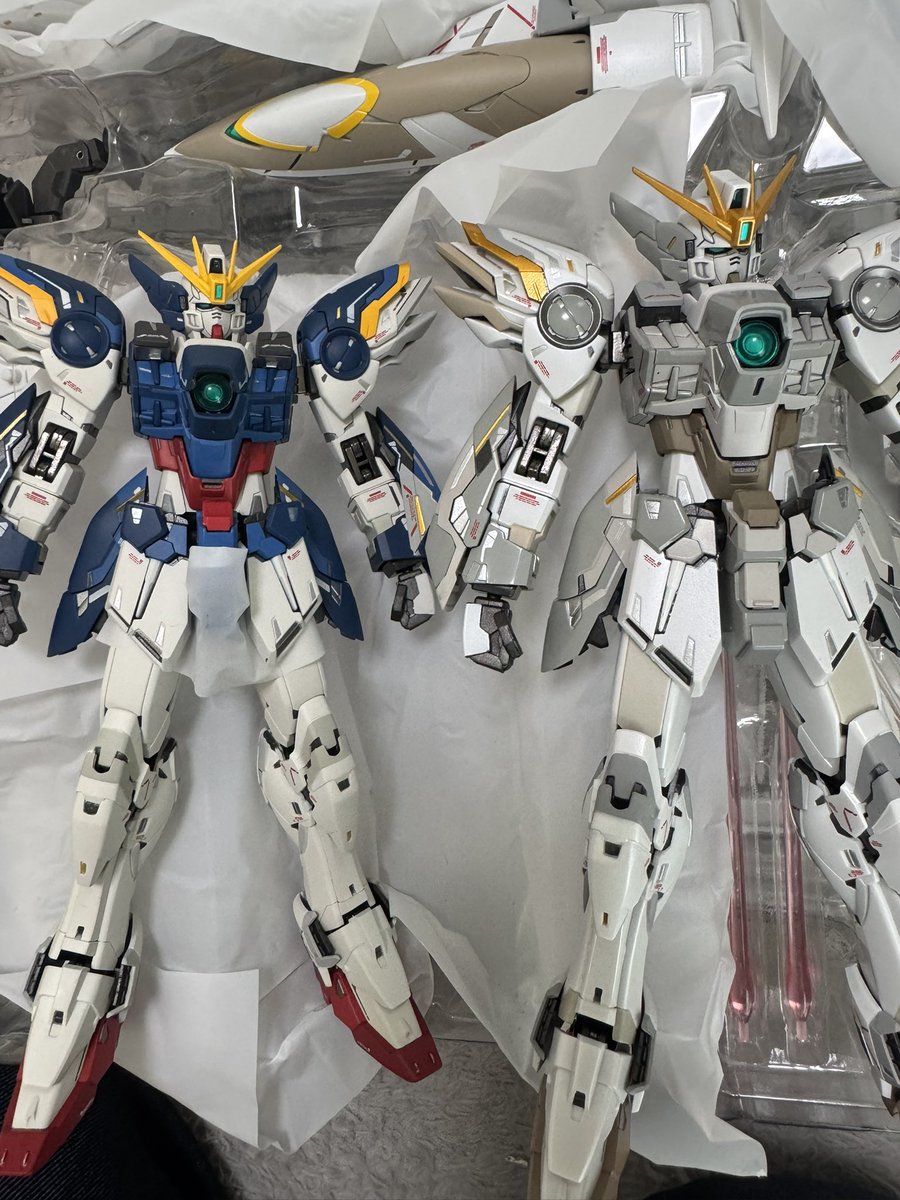 7fEBCP31m50YUe6's tweet image. 違うんだよ母ちゃん！😫
てわけでメタルコンポジットのウイングゼロクロークドカスタムが到着しました😅
グレーの中にゴールドが映えますね🤔
#ガンダムW
#メタルコンポジット