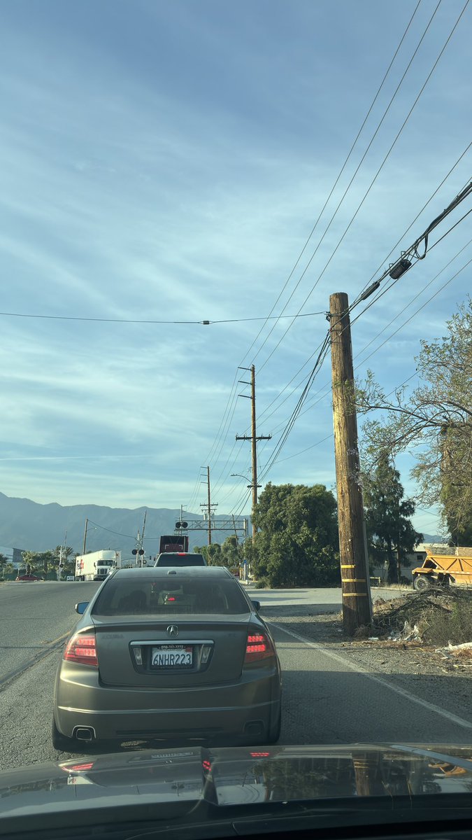 AAA小财神来咯来咯左手抓金元宝右手抱聚宝盆脚踩祥云头顶福数钱数到手抽筋咯什么手抽筋了那我真的会笑死 tweet media