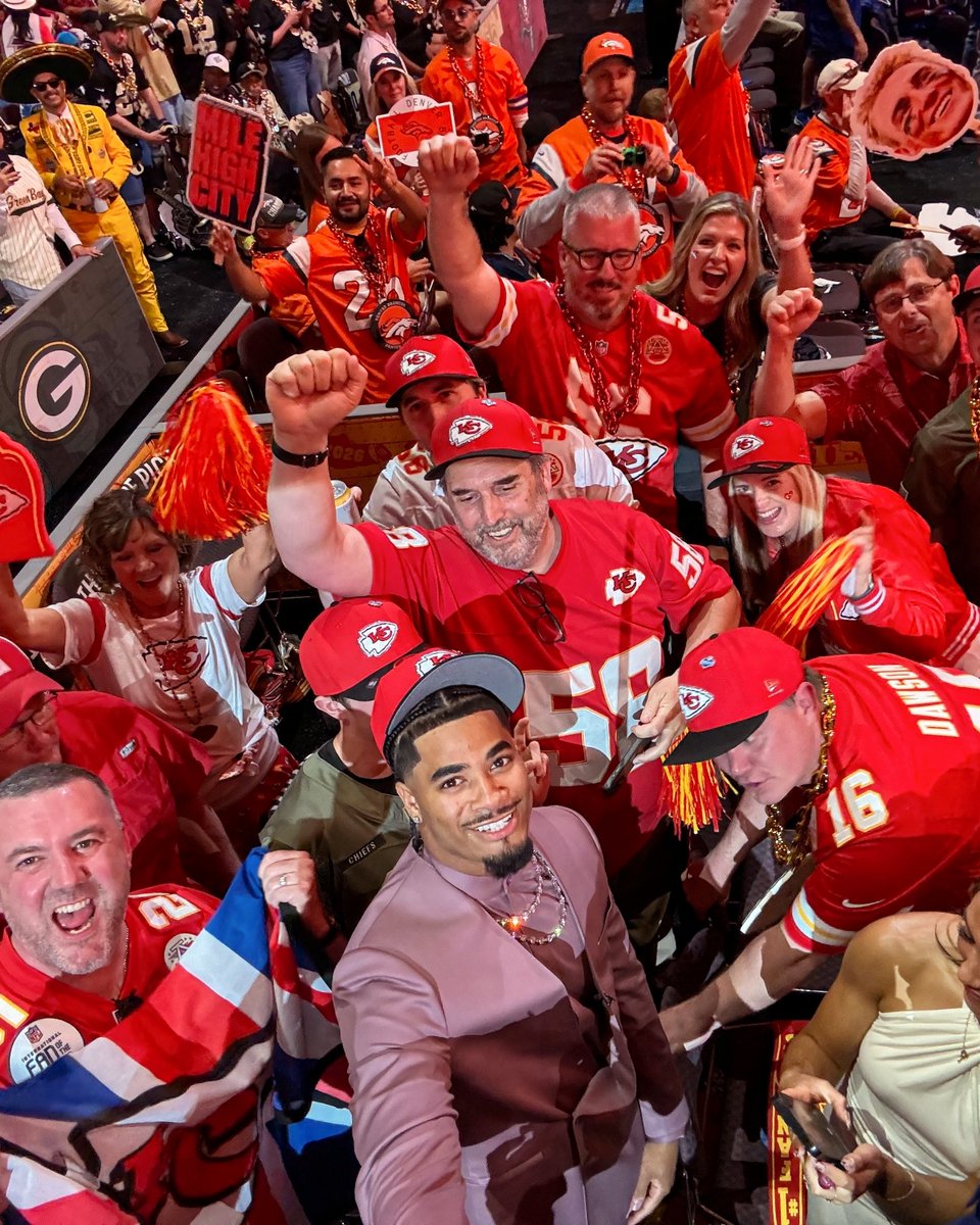 A Millionaire Status tweet media