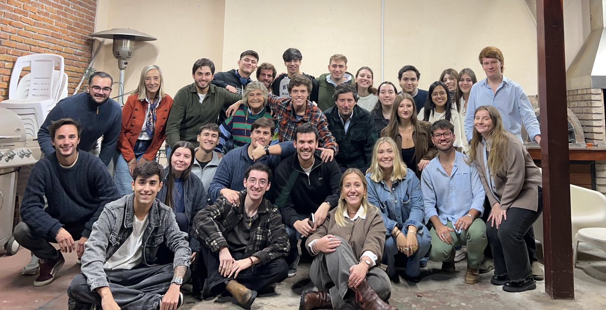 jmartinb40's tweet photo. Con  @memeruizalcalde participamos de la reunión de los @Jovenes40 del Municipio E.
Buen intercambio y muchas ganas de seguir sumando. https://t.co/dA33XW1haa