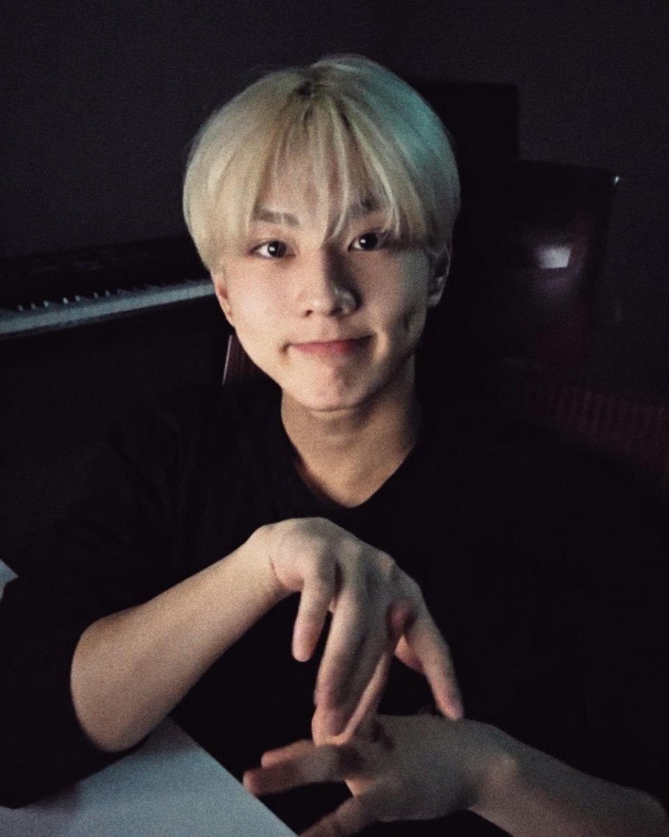 j —⋆⋆ tweet media