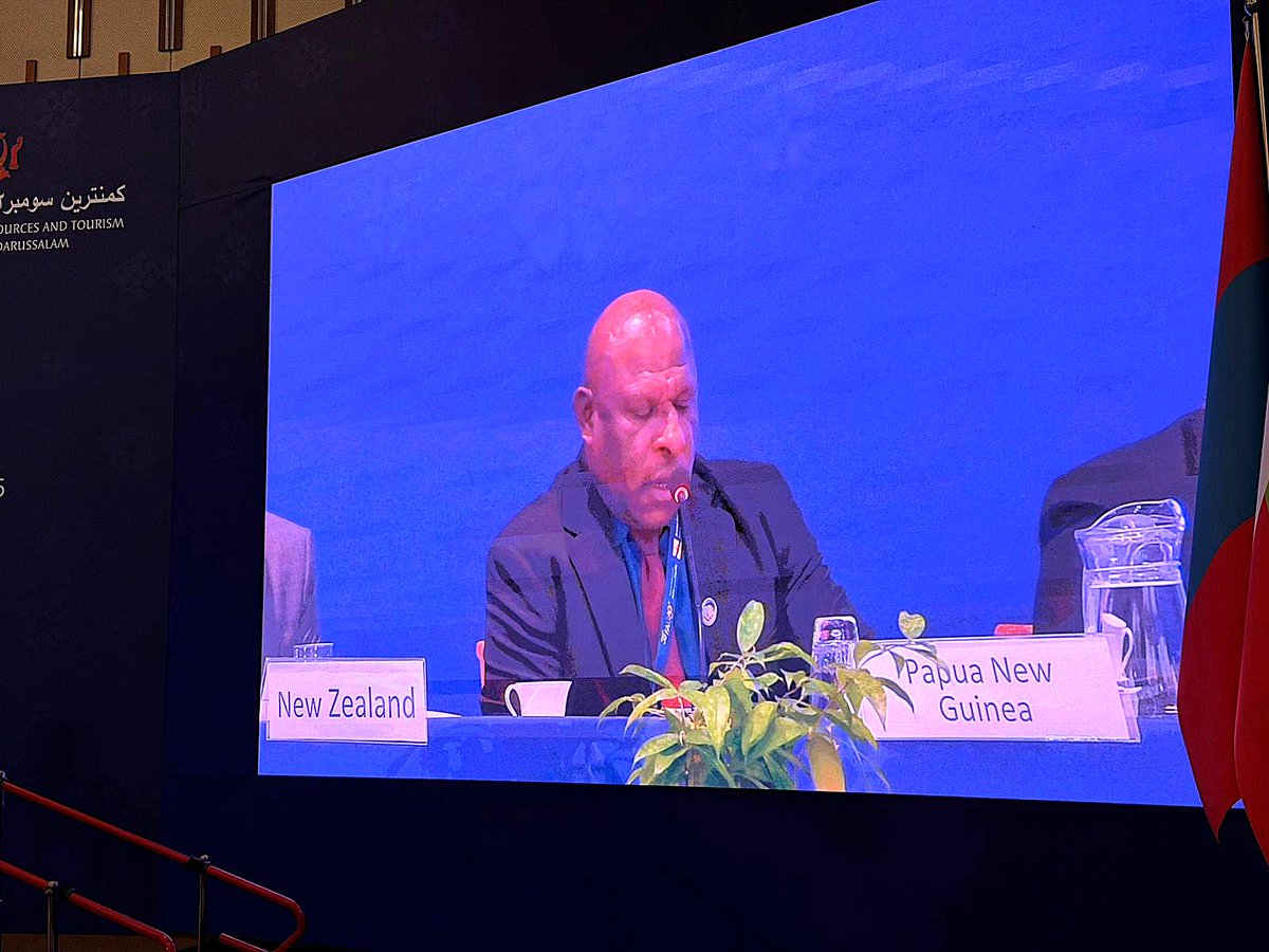 FAOinPNG's tweet image. Day 5 at #APRC38 🇵🇬🌎

Minister Sekie Agisa joins the One Health panel, linking animal health to livelihoods.

Also on the table:

🛣️ Roads &amp;amp; markets
🌊 Fisheries jobs

Learn more: shorturl.at/aDlZJ

Conference concludes today with a regional report.
#PNG #Agriculture #FAO